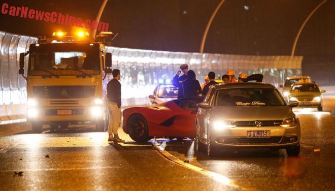 ferrari-laferrari-crash-china-2-001a