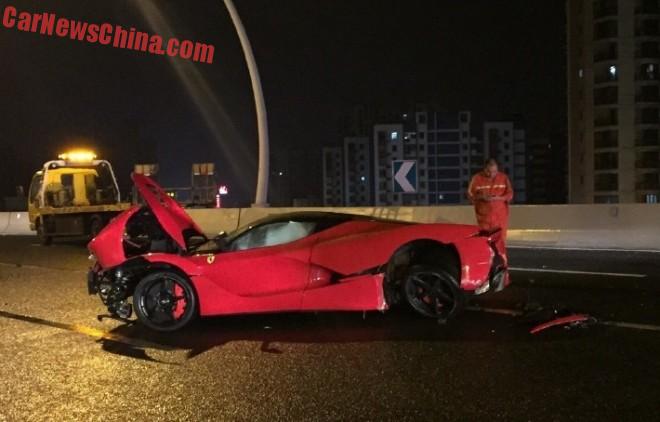 ferrari-laferrari-crash-china-2-1