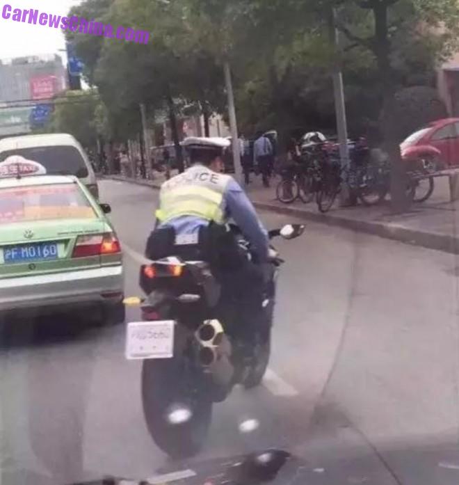 policeman-china-kawasaki-ninja-2