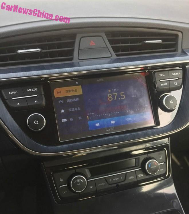 geely-emgrand-s7-dubai-4