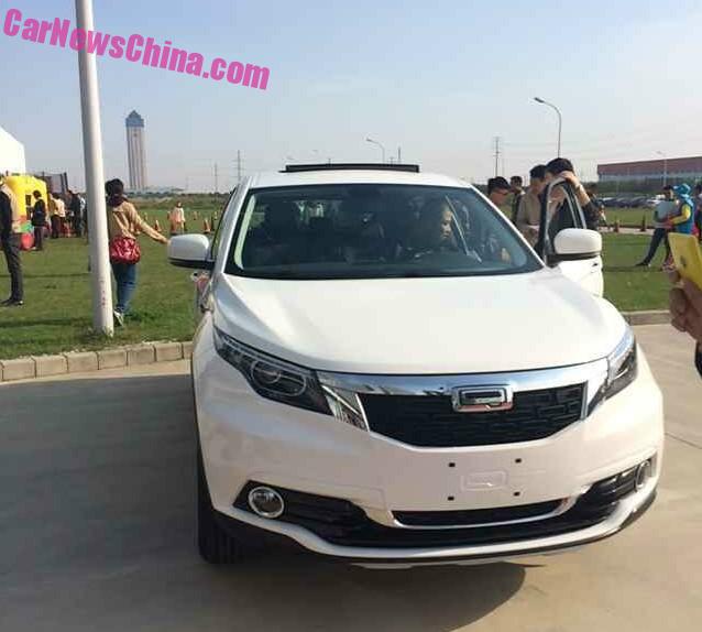 qoros-5-white-01a