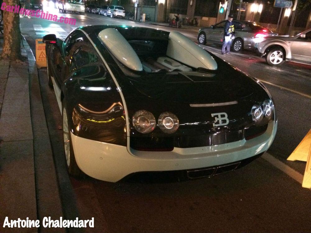 Spotted in China: Bugatti Veyron Gran Sport Vitesse in black & mint green