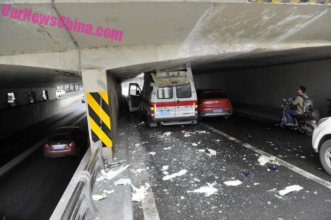 ambulance-china-bridge-3