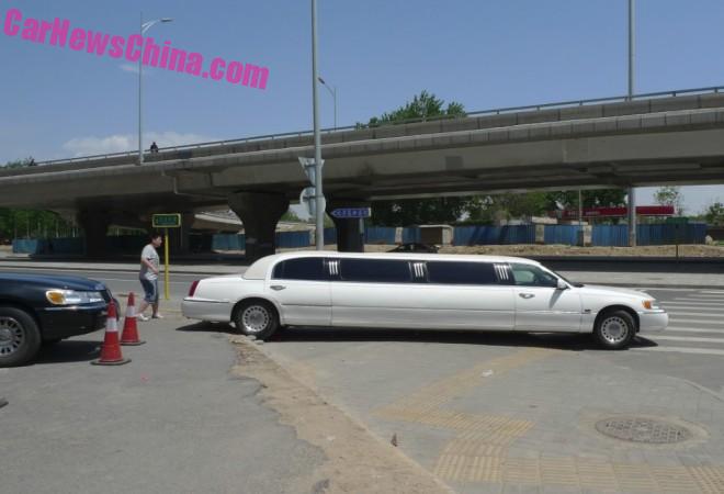 lincoln-limo-china-2