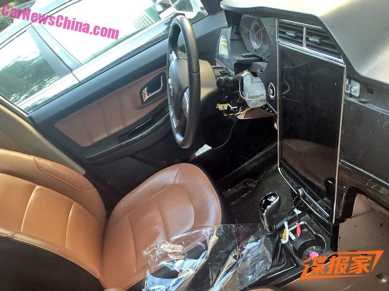 Spy Shots: a BIG touch screen for the Weichai Auto Yingzhi G3 in China