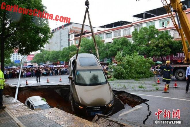 china-sinkhole-4-cars-2