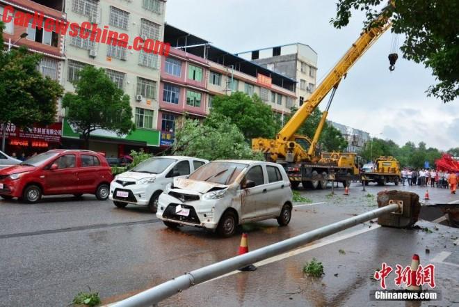 china-sinkhole-4-cars-4