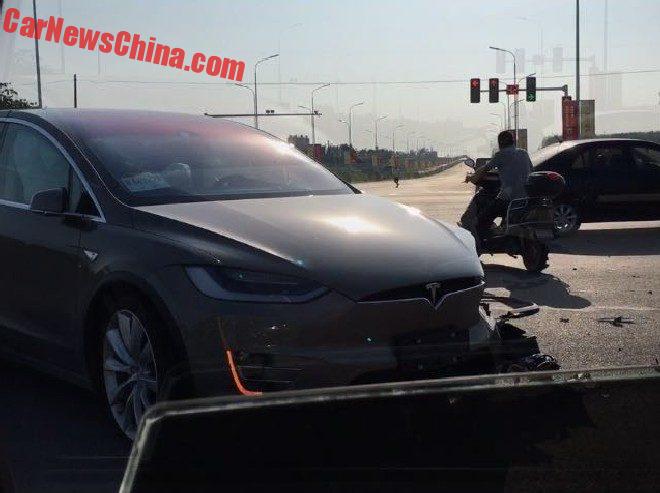 tesla-model x -crash-2