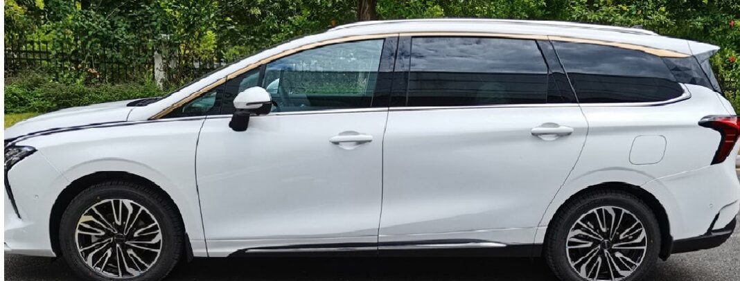 Dongfeng Forthing M4 MPV Is So Pretty It Almost Hurts