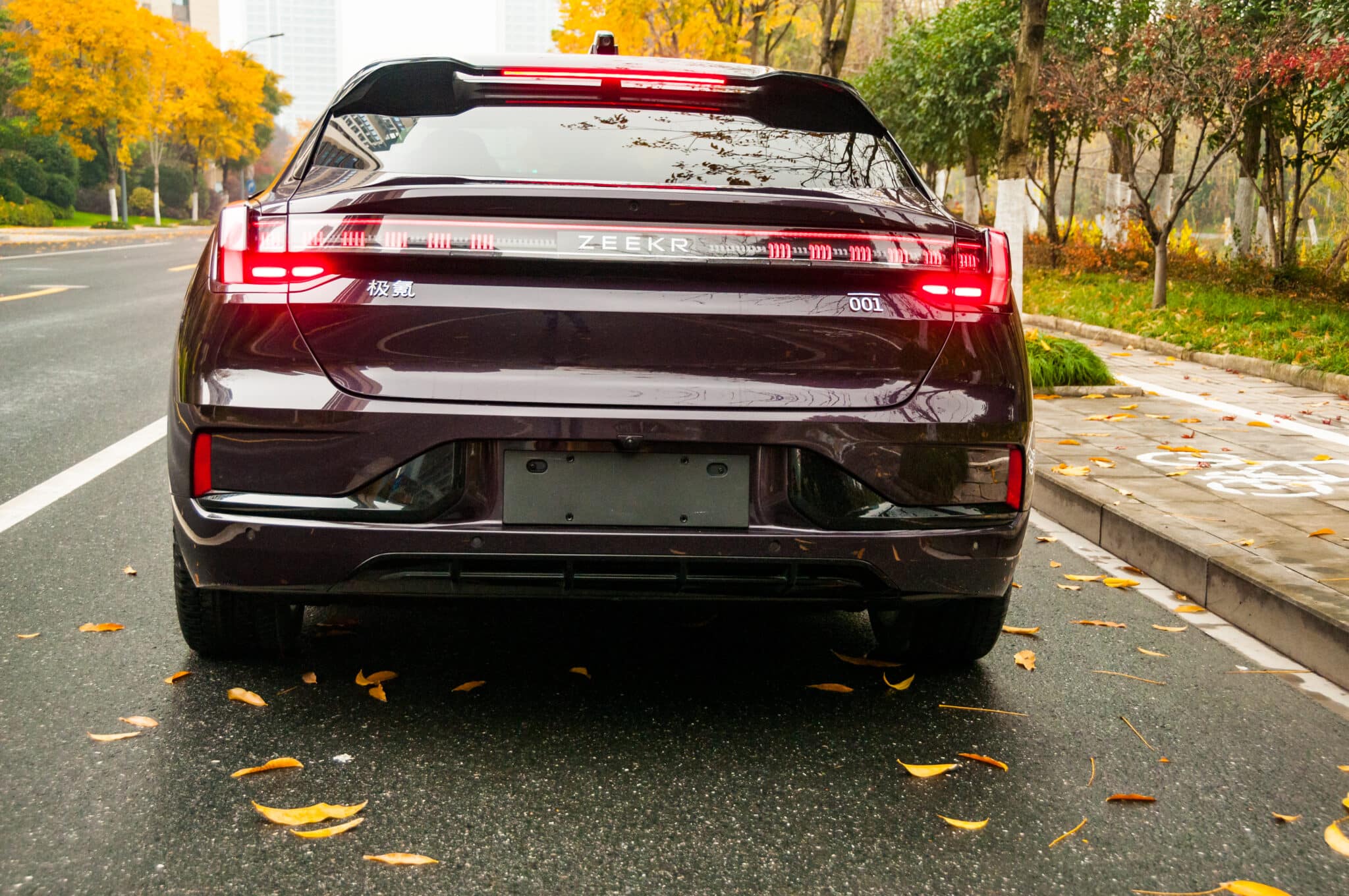 Geely zeekr 001 2021. Zeekr 001 тест драйв. китайский электрокар zeekr 001. Geely zeekr 001 2021 года. электрокар zeekr 001.