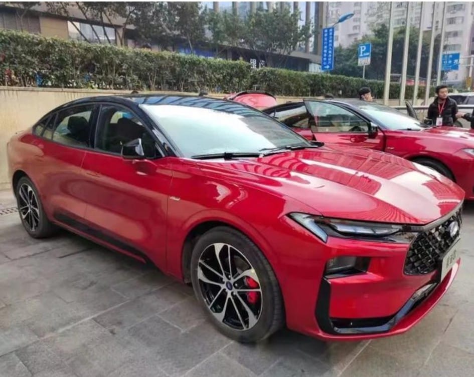 Nuevo Ford Mondeo llega al concesionario en China