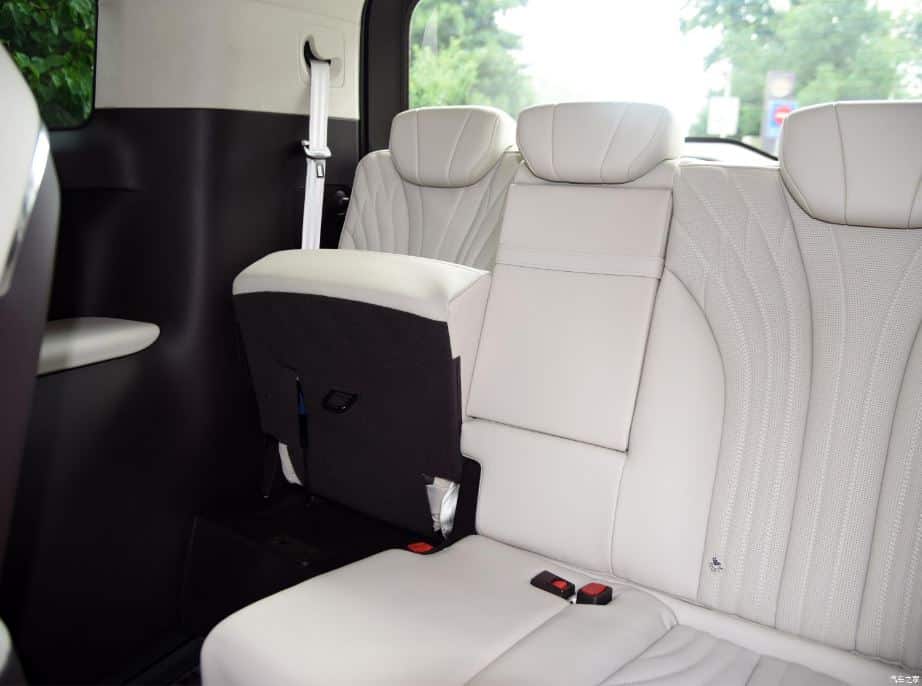 Hongqi HQ9 MPV Launched In China, Price Starts At 50,900 USD