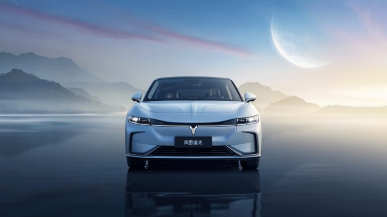 Voyah Zhuiguang electric sedan debuts in China with 510 hp and 730 km range