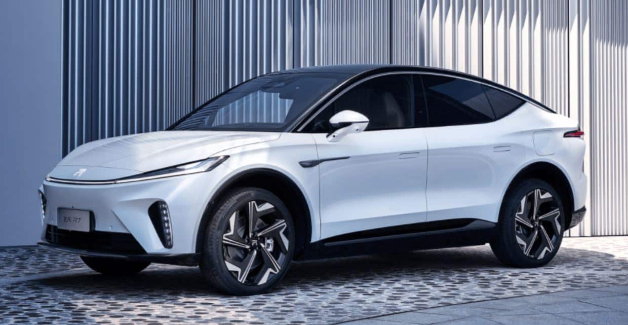 2023 Rising Auto R7 Electric SUV With Battery-Swap Launched In China