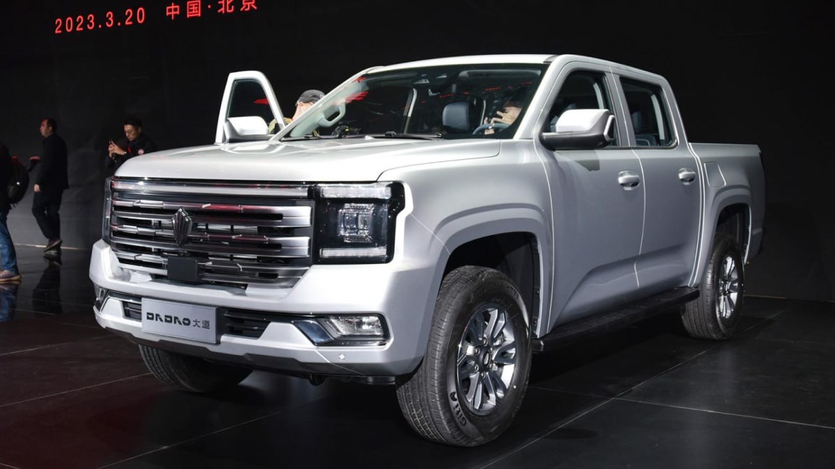 JMC launched a new cool pickup brand Dadao. First truck has Ford engine