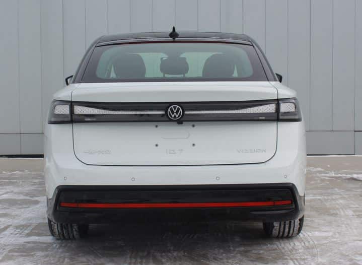 Volkswagen ID.7 production version revealed in China with 201 HP, public  debut on April 18