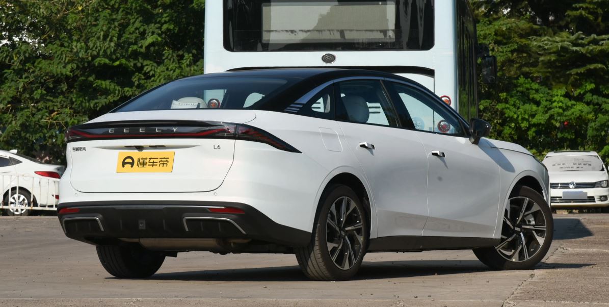 Geely Galaxy L6 PHEV sedan launched in China, 1,370 km range, price ...