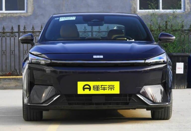 Geely Galaxy L6 PHEV sedan launched in China, 1,370 km range, price ...