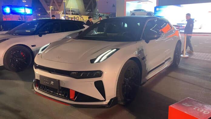 Zeekr 001 FR entered Chinese market with 1,247 hp. Priced at 105,100 USD