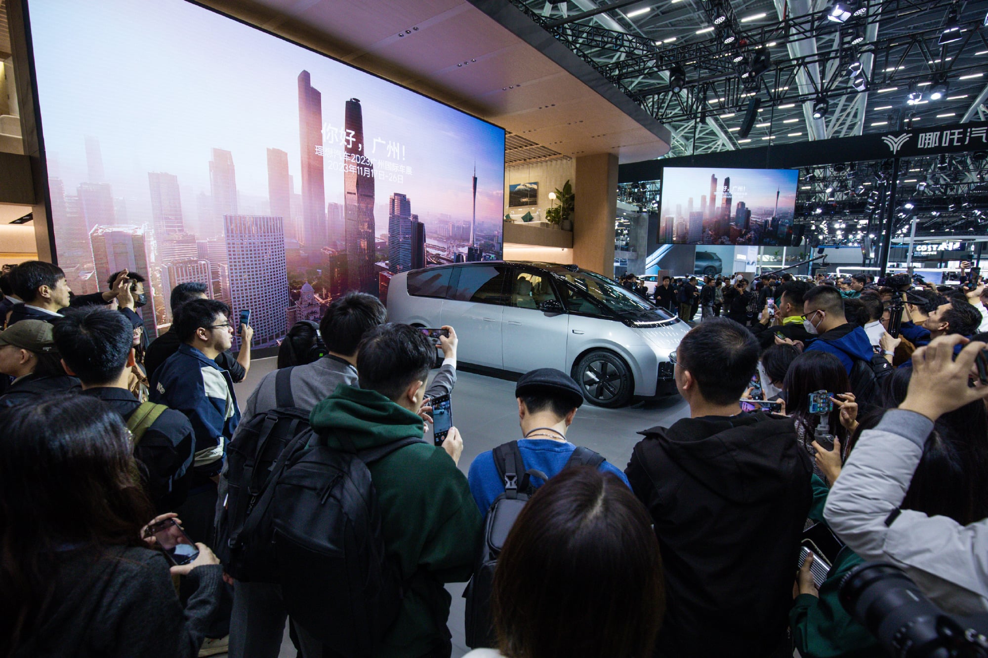 Li Auto Mega Breaks Cover As China's Bullet Train Of Electric Minivans