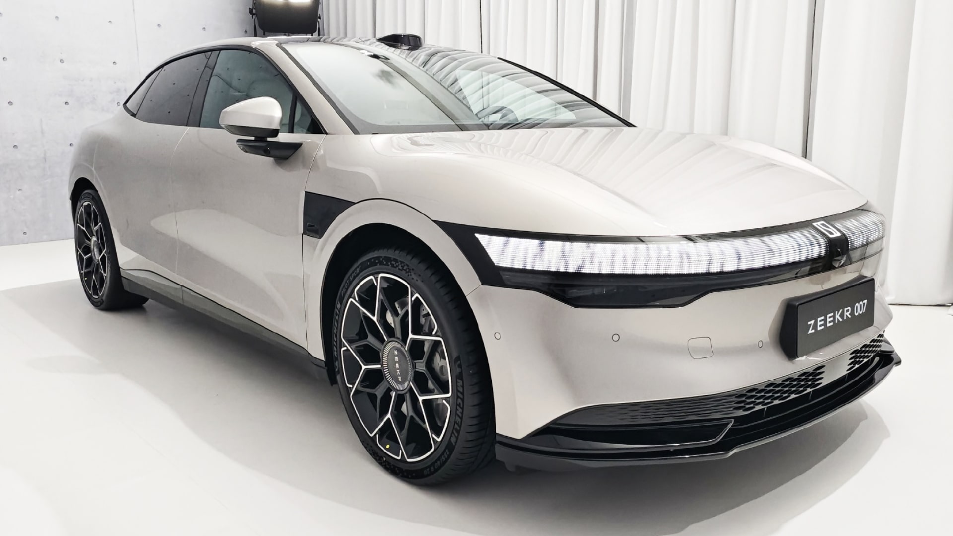 Zeekr 007 unveiled before the premiere at Guangzhou Auto Show
