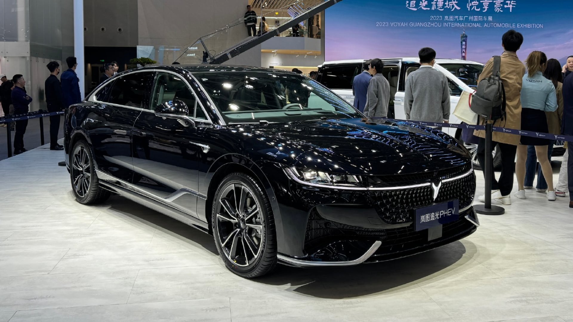 Voyah Passion PHEV pre-sales in China at 36,670 USD with 1,260-km range