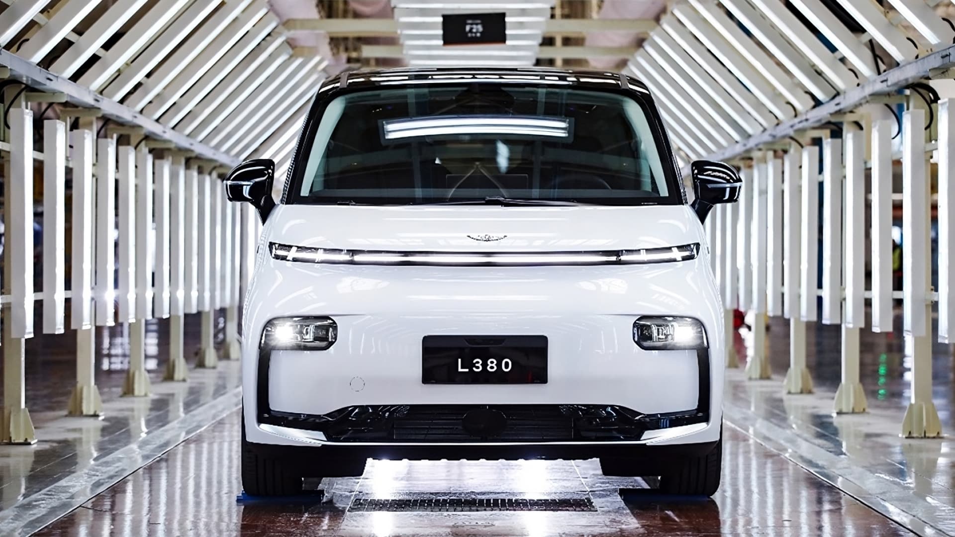 LEVC L380 minivan rolled off the assembly line in China