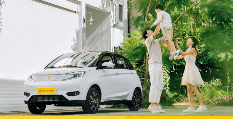 разноцветная резина на авто. разноцветные шины для авто. стоянка машин. разноцветное колесо. универмаг цветной паркинг.