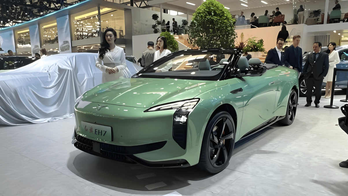 Hongqi EH7 convertible debuts at the BJ auto show