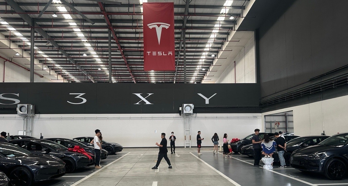 Tesla prepares for FSD testing in Shanghai with 10 pilot cars, official says