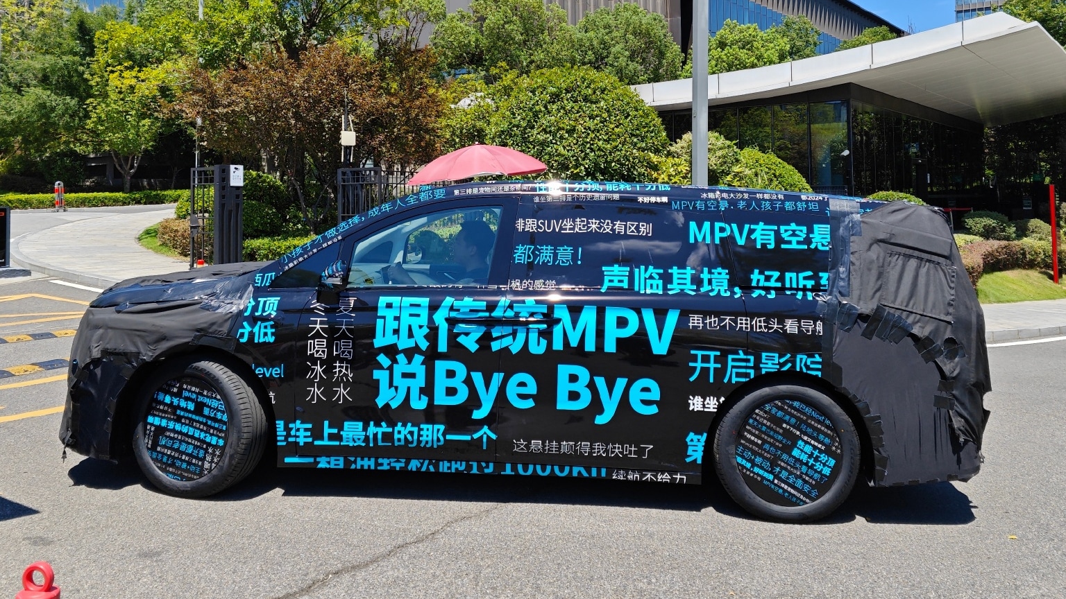 New Voyah Dream with Huawei tech says bye to traditional MPV