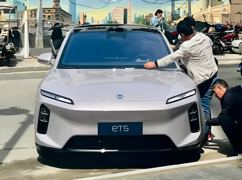 Desain Depan Nio ET5 2025
