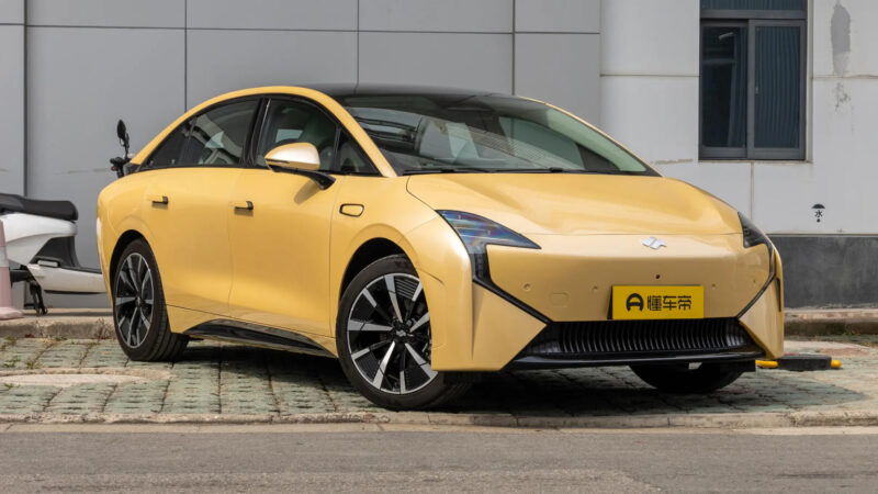 Chinese airline launched JY Air electric sedan for 20,500 USD domestically