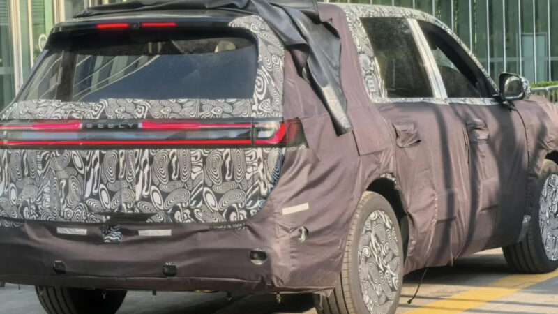 Bagian belakang Geely Galaxy Starship 9 dengan desain lampu signature