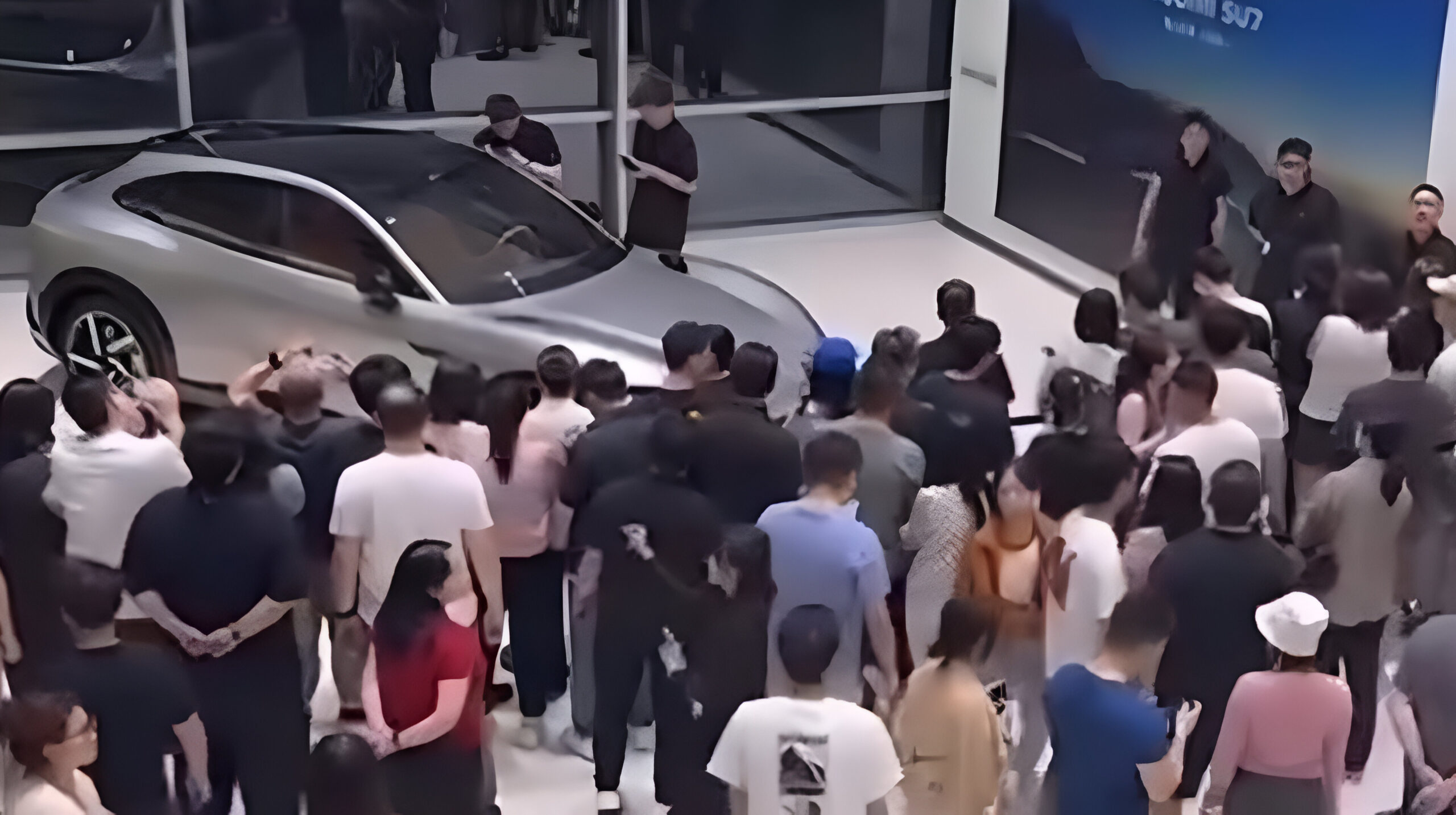 Xiaomi YU7 sees estimated 300,000 lock-in orders in 72 hours, industry observer reports