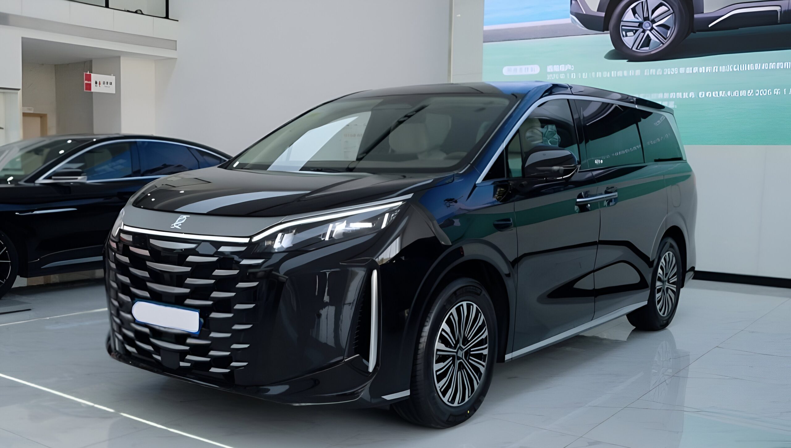Sunday China Drive | BYD Xia (M9): family-focused MPV tested before its global launch