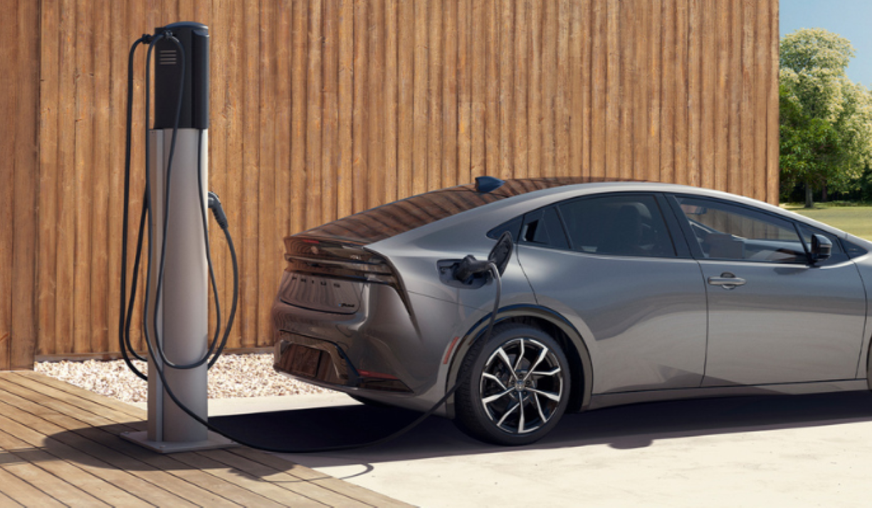 Toyota chief’s remark that “one EV pollutes like three hybrids” faces scientific pushback