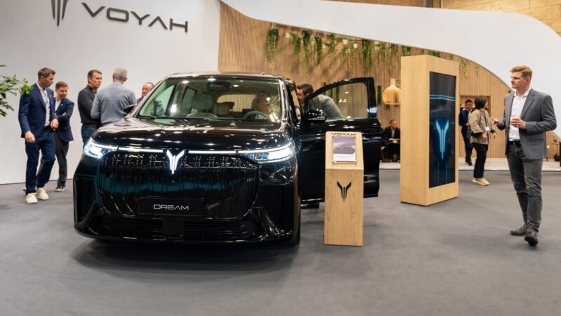 voyah dream minivan