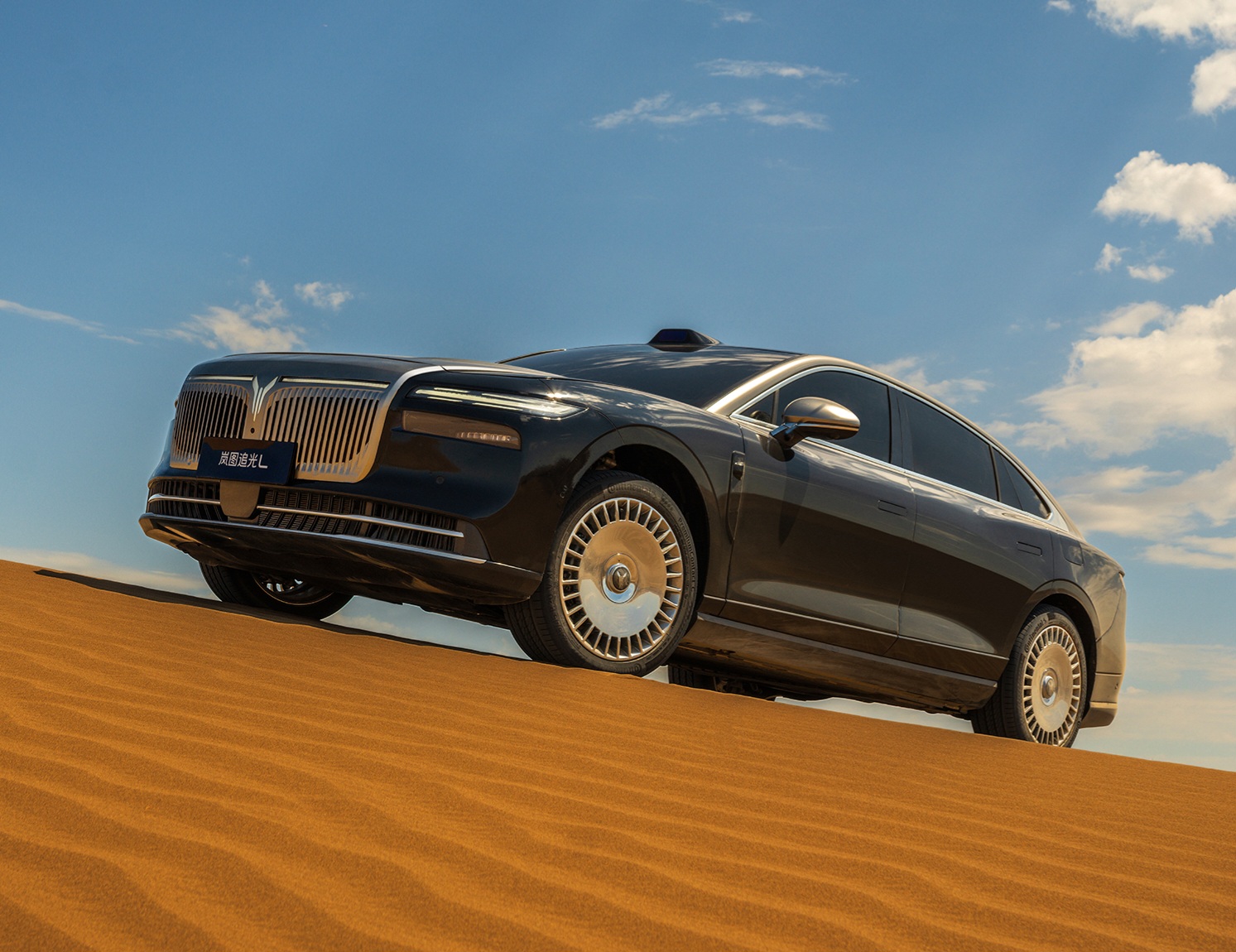 Voyah Passion L PHEV sedan with 657hp and over 5.1 meters long revealed in China