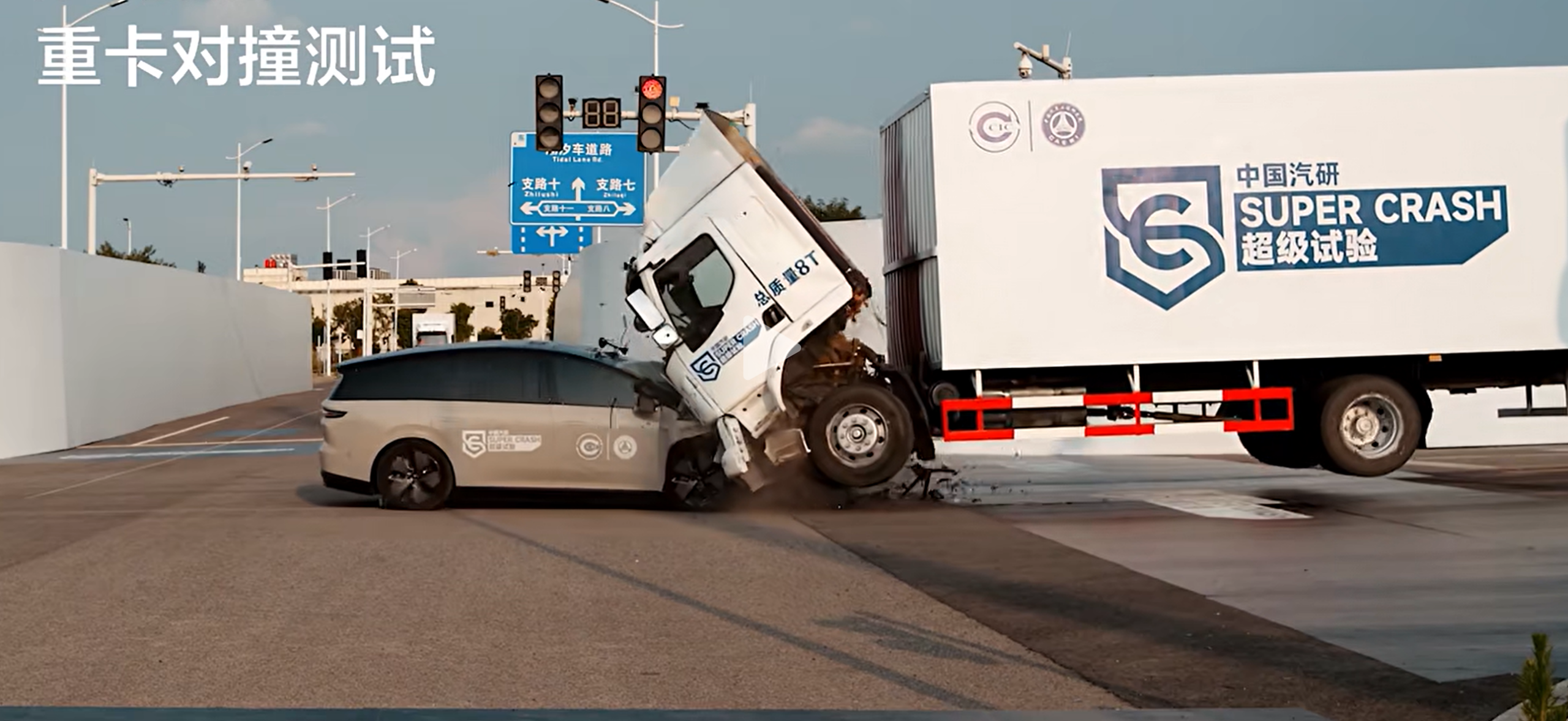 李ページ 330px-Li_Auto_i8_in_Tianhe,