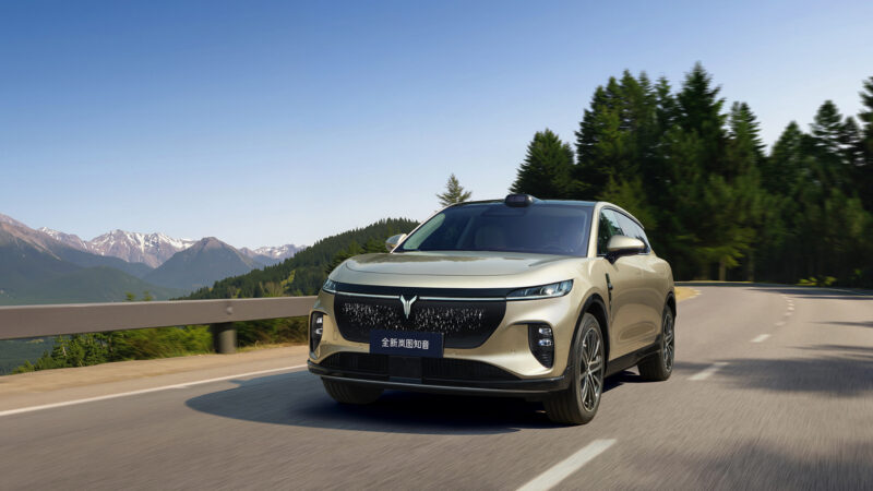 Updated Voyah Courage electric SUV started presales in China for 30,640 USD