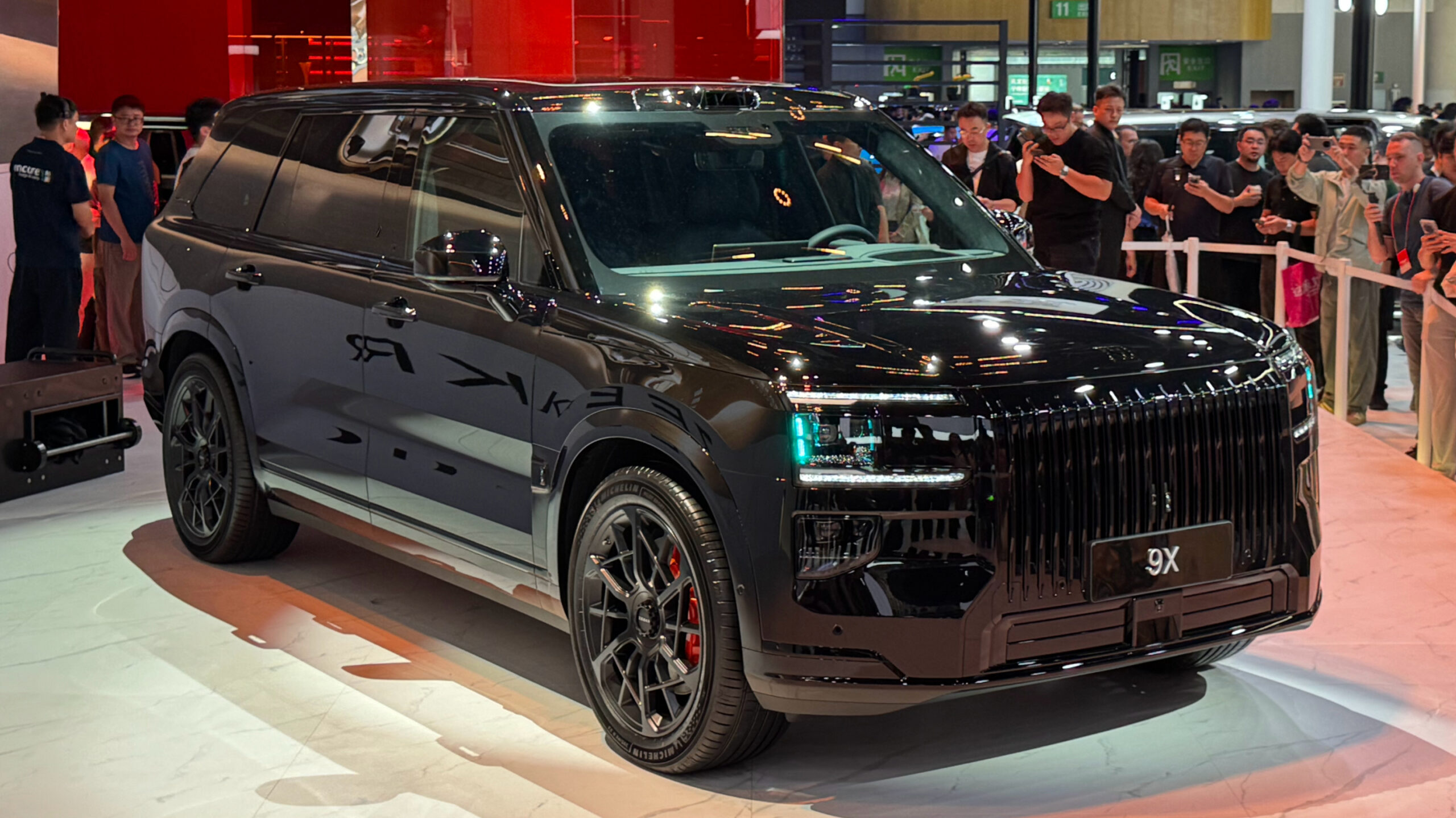 Zeekr 9X PHEV with the largest battery started presales in China for 67,080 USD
