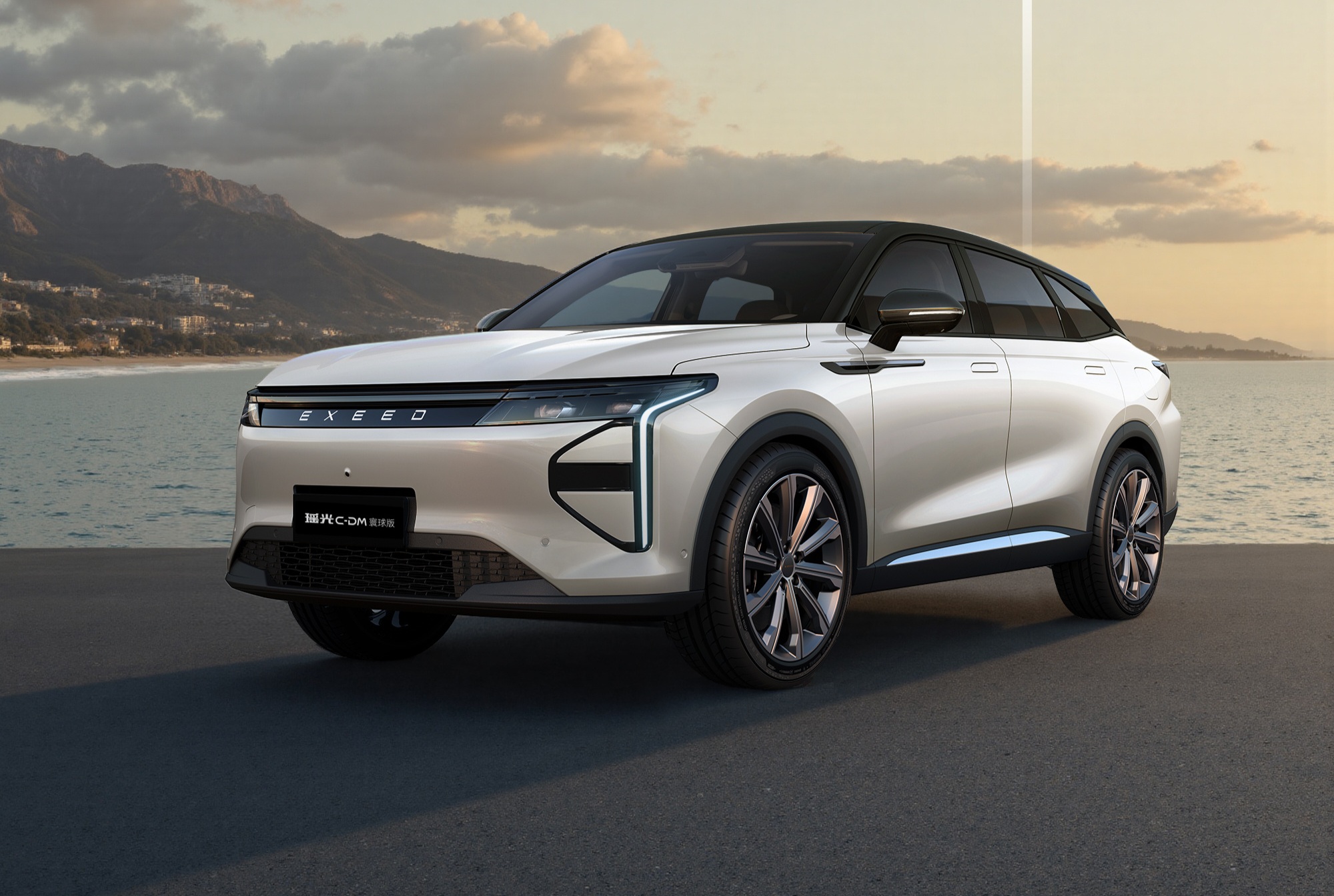 Chery Exeed Yaoguang C-DM Global Edition PHEV launched from 19,600 USD: 1,400 km range, updated powertrain