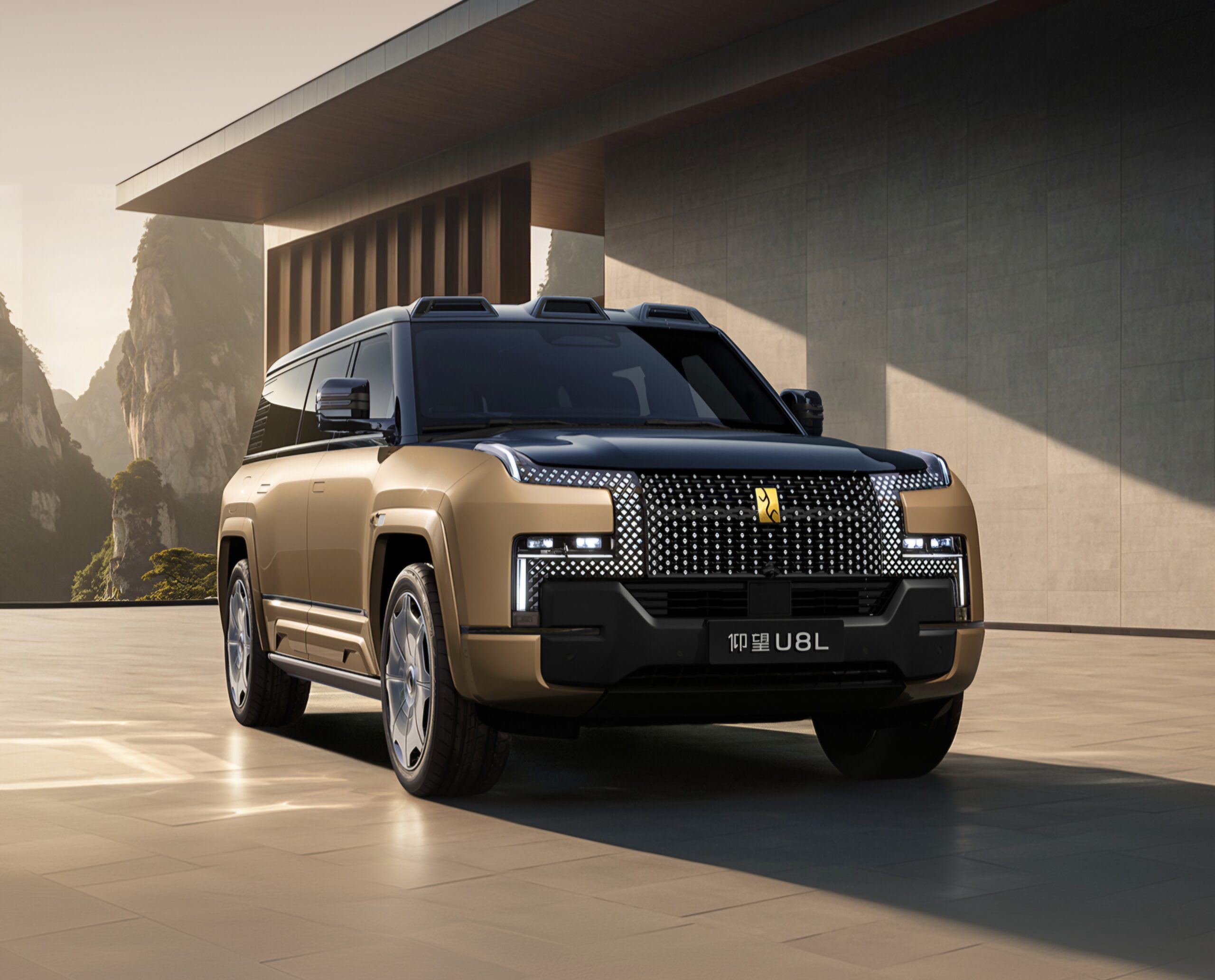 BYD Yangwang U8L EREV with 1,180 hp, “God’s Eye” A, and 1,160 km range launched at 179,800 USD