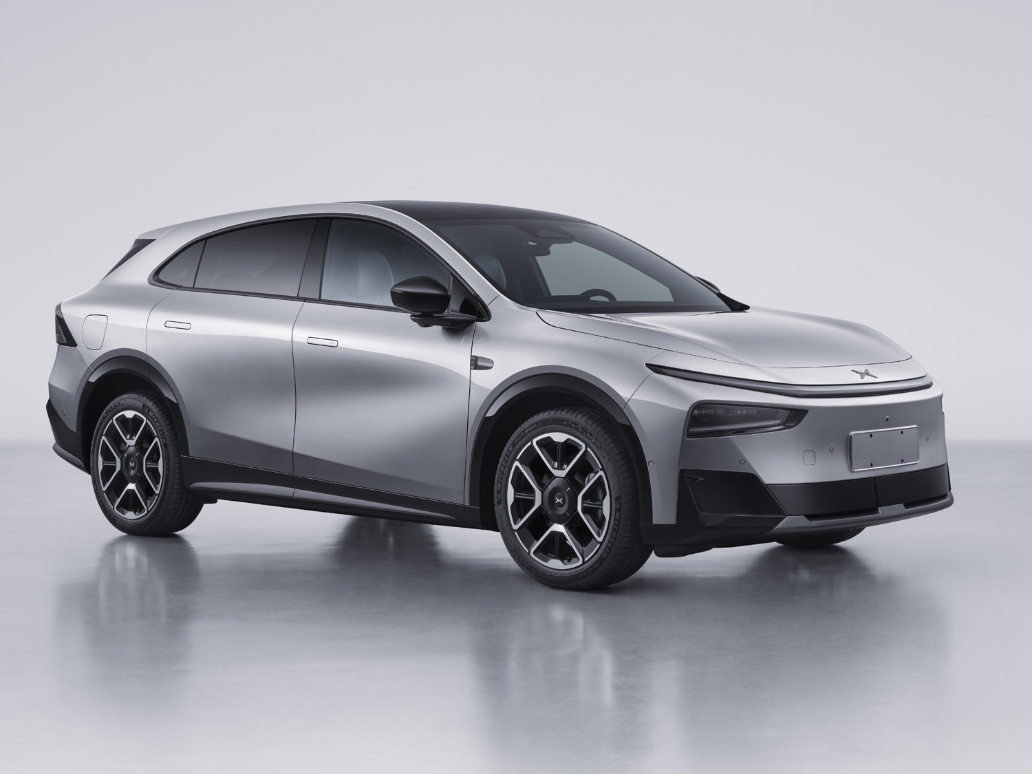 Xpeng G7 EREV with 440hp and 325km pure electric range revealed