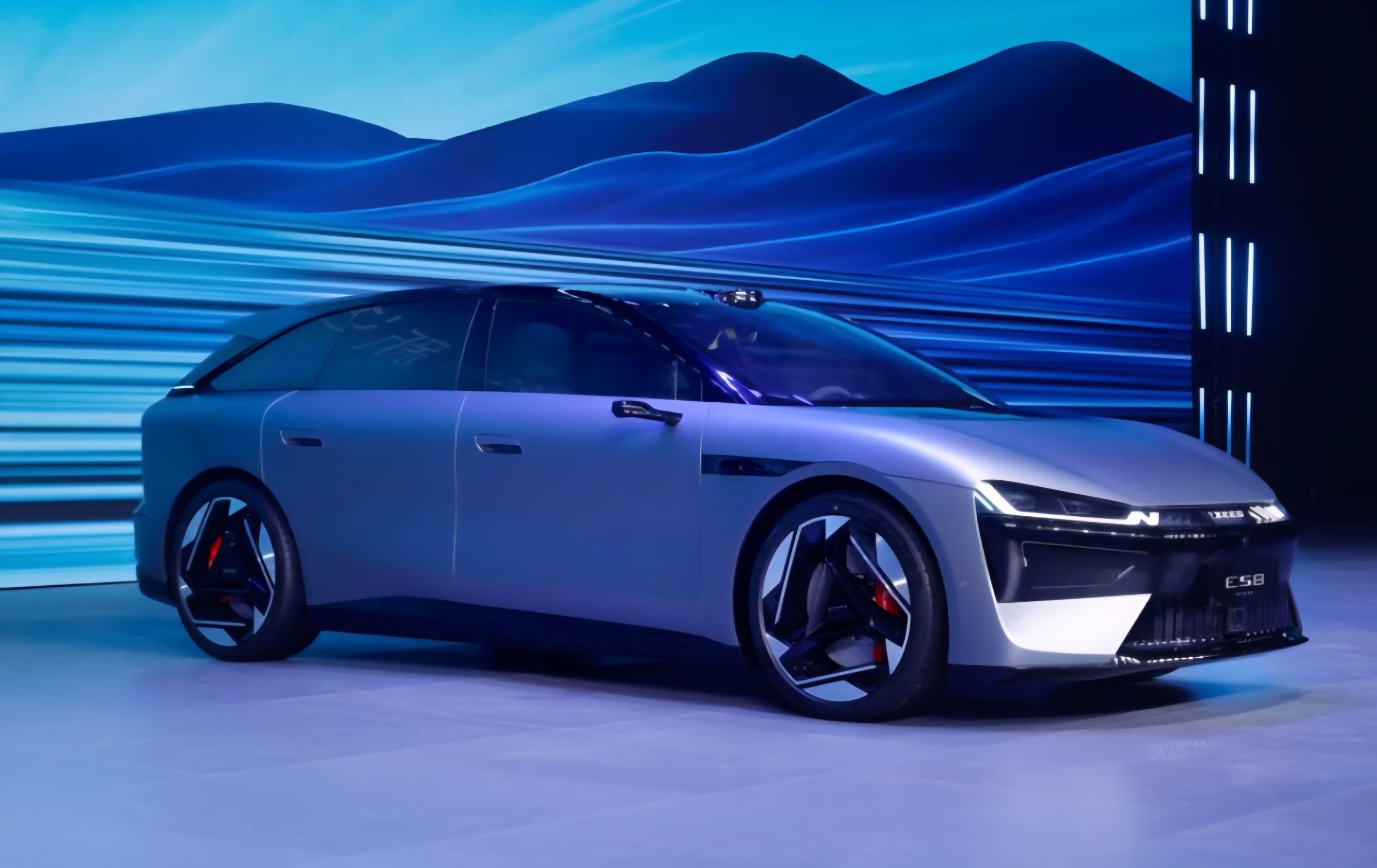 Chery unveiled Exeed ES7 GT & ES8 shooting brakes and ET8 & ET9 SUVs, testing with solid-state battery in 2026