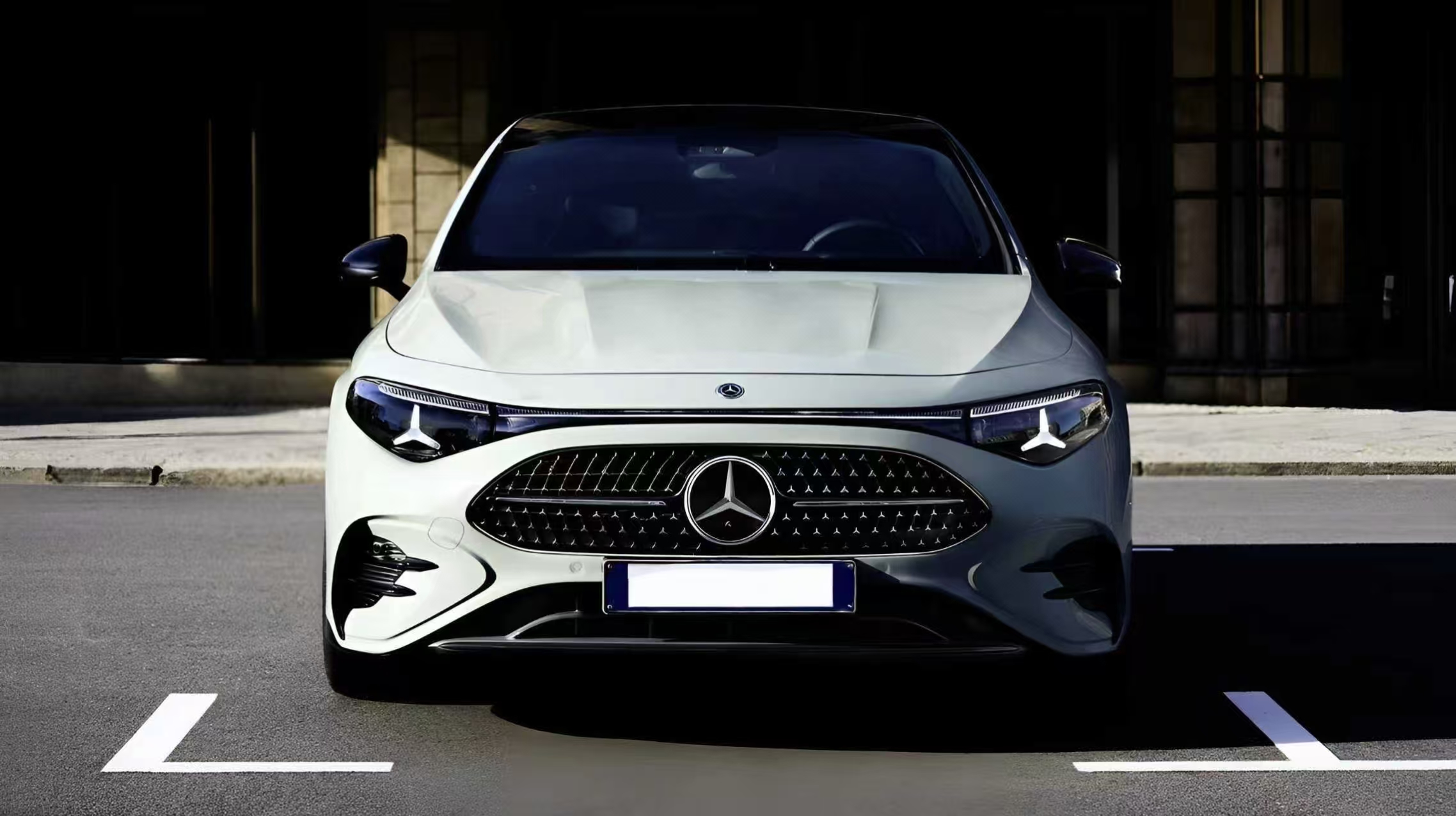 Mercedes-Benz 2026 CLA 220 hybrid features a Geely 1.5T engine with 208 horsepower