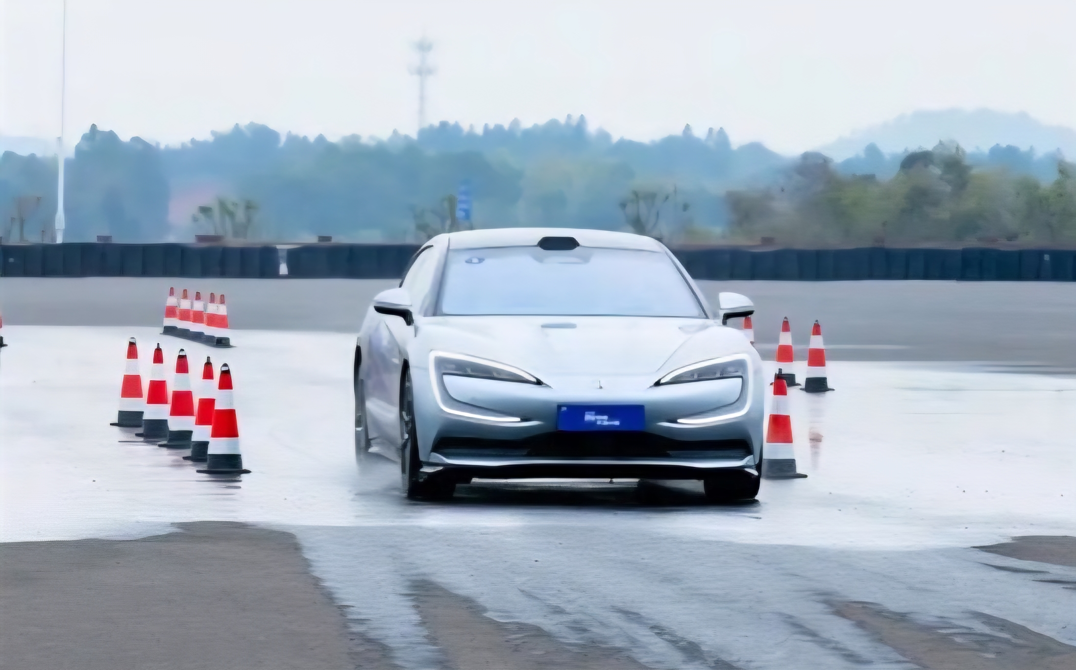 Yangwang U7, Nio ES8, and Luxeed R7 are certified intelligent chassis benchmark vehicles by Chinese national research enterprise