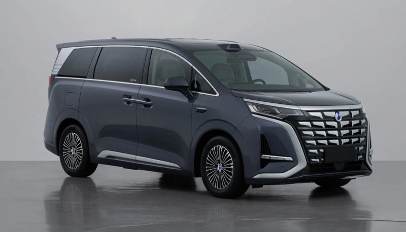 Yenilənmiş BYD Denza D9 elektrik miniveni 340 kilovatlıq mühərriklə üzə çıxıb