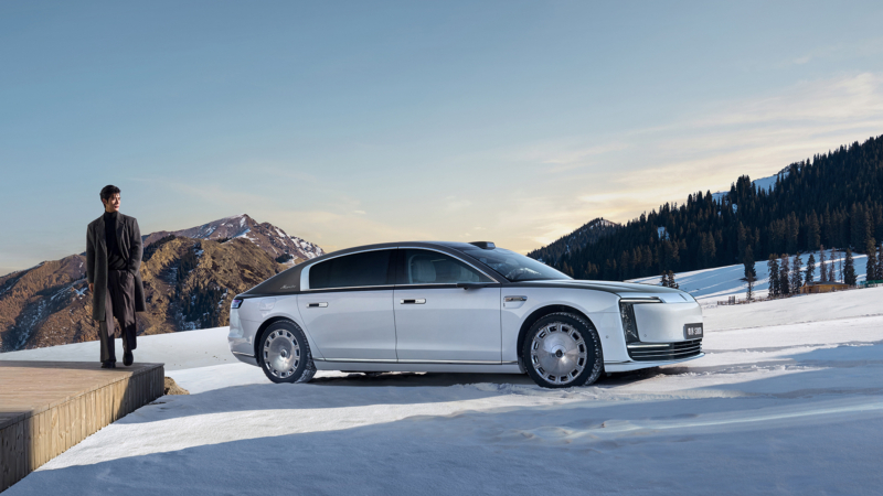 Maextro S800 yanvarda BMW 7 Series və Maybach S-Class-ı birlikdə geridə qoyub